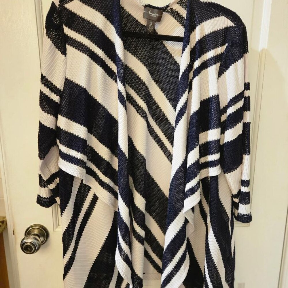 CHICOS Travelers (S-3) black & white sweater/cardigan/poncho-style top.